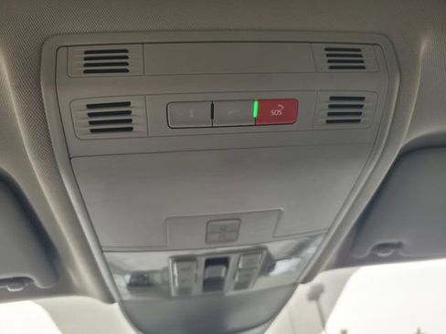 Used 2022 Volkswagen Taos SEL image 22