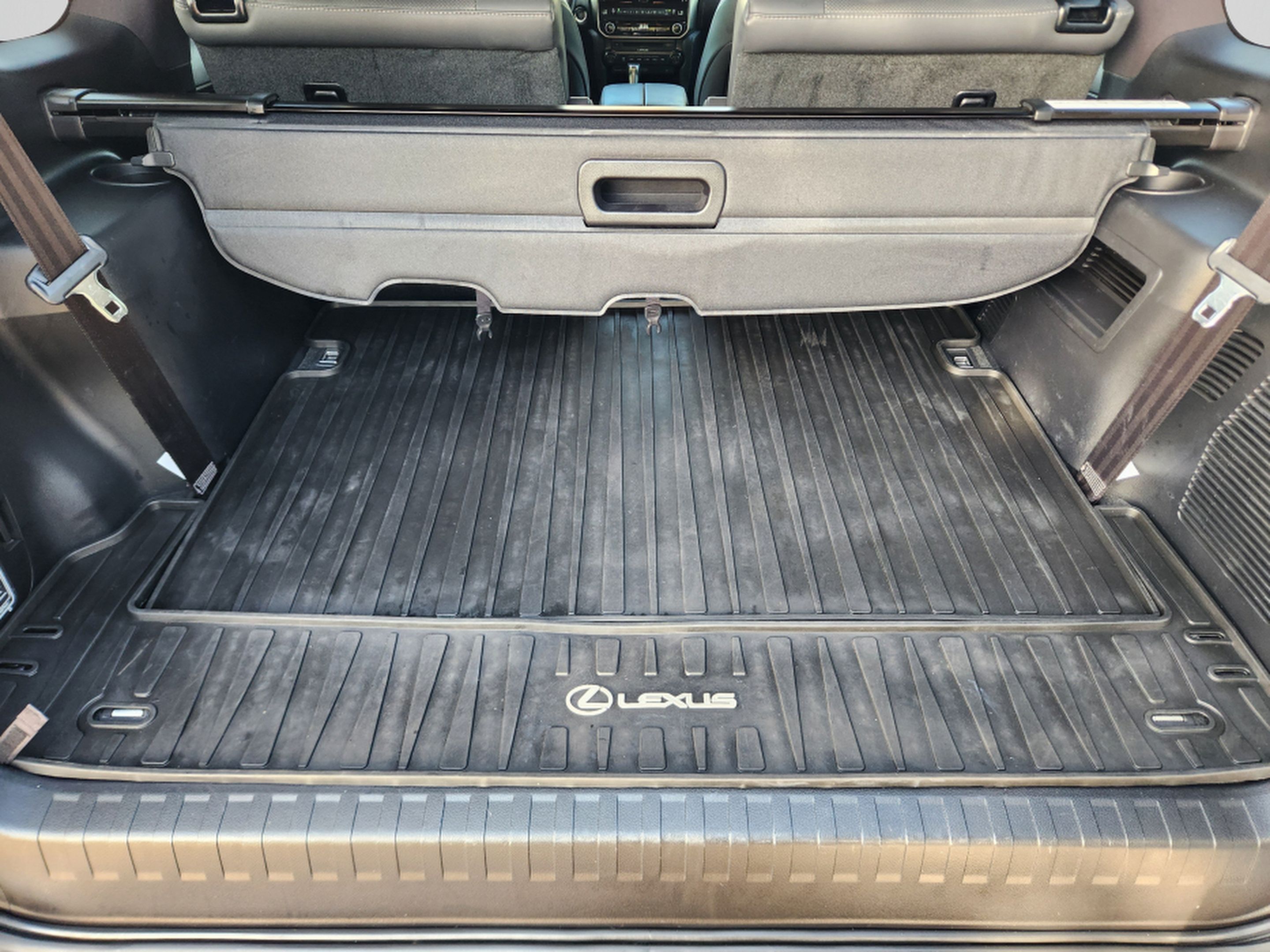 Used 2022 Lexus GX 460 Premium w/ Accessory Package AWD/4WD image 32