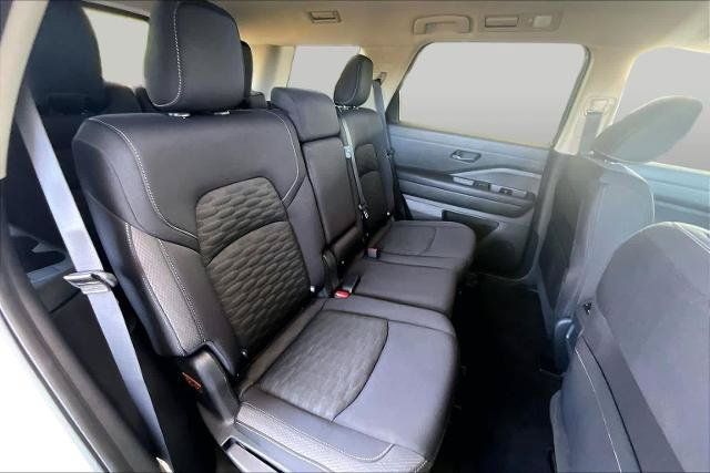 Certified 2024 Nissan Pathfinder SV FWD image 20