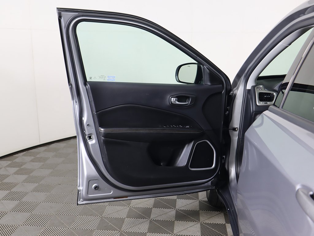 Used 2018 Jeep Compass Latitude AWD/4WD image 15