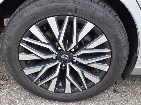 Used 2024 Nissan Altima 2.5 SV FWD image 10
