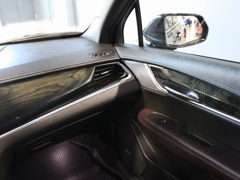 Used 2020 Cadillac XT6 Premium Luxury image 26