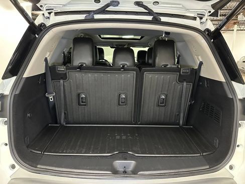 Used 2024 Nissan Pathfinder Platinum FWD image 15