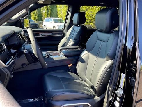 New 2024 Jeep Wagoneer L Base w/ Convenience Group I image 10