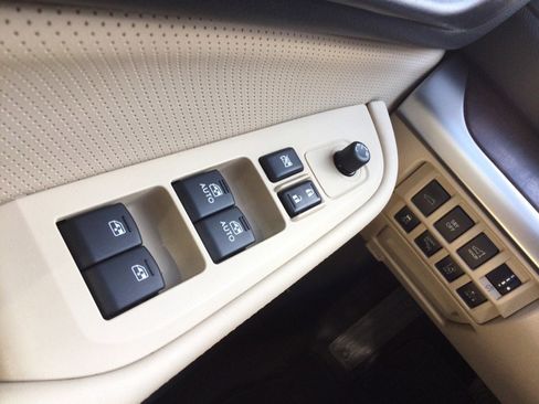 Used 2017 Subaru Outback 2.5i Limited image 41