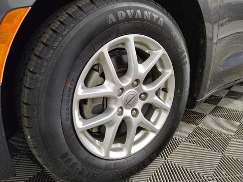 Used 2021 Chrysler Voyager Lxi FWD image 31