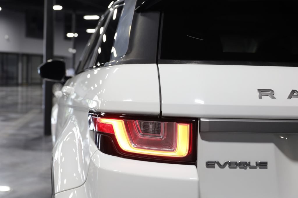 Used 2018 Land Rover Range Rover Evoque SE AWD/4WD image 35