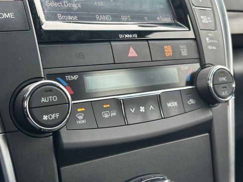 Used 2016 Toyota Camry XLE image 38