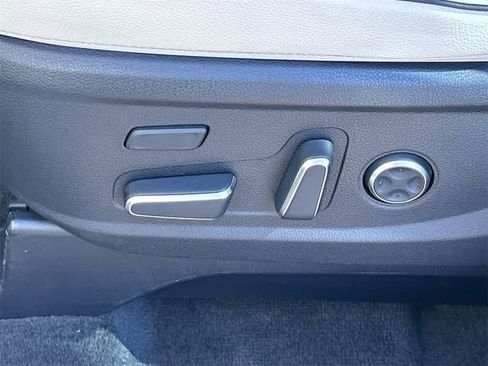 Used 2024 Hyundai Palisade Limited image 25