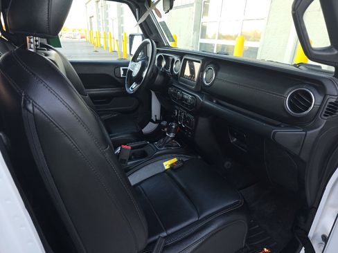 Used 2018 Jeep Wrangler Unlimited Sahara w/ Cold Weather Group image 9