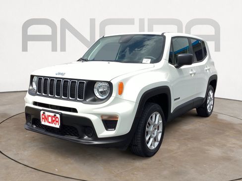 Used 2023 Jeep Renegade Latitude AWD/4WD image 7