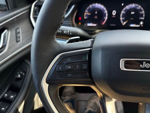 Used 2023 Jeep Grand Cherokee Limited w/ Luxury Tech Group II image 24