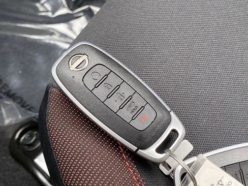 Certified 2025 Nissan Versa SR w/ Trunk Package image 22