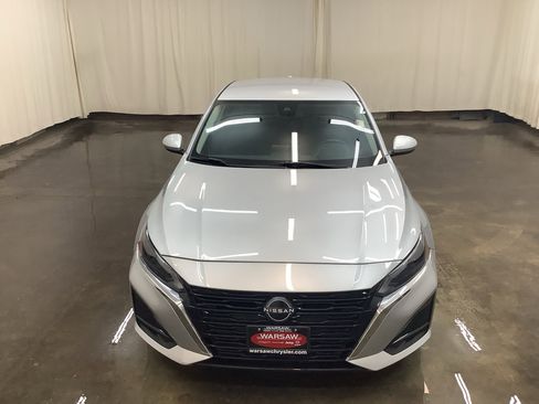 Used 2023 Nissan Altima 2.5 SV FWD image 3