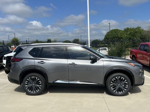 New 2026 Nissan Rogue Platinum AWD/4WD image 3