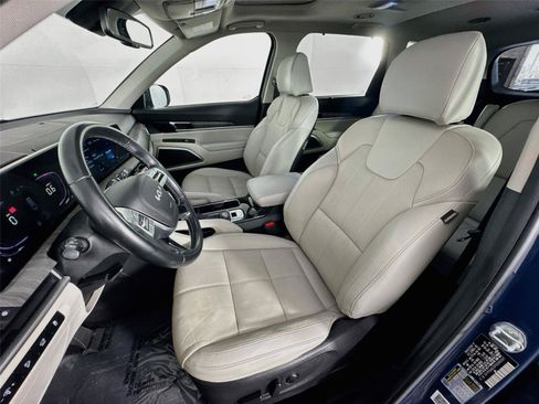 Certified 2023 Kia Telluride EX w/ EX Captain's Chair Package FWD image 11