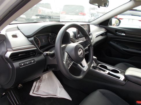 Used 2024 Nissan Altima 2.5 SV image 13