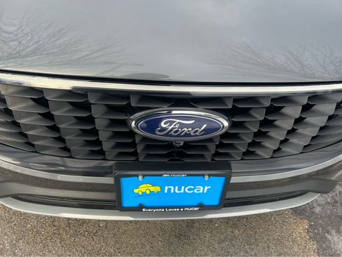 Used 2024 Ford Escape Platinum image 4