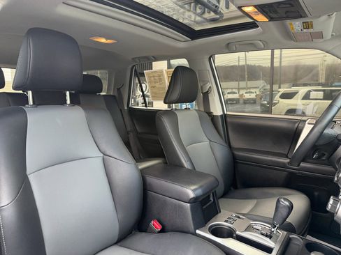 Used 2019 Toyota 4Runner SR5 Premium image 12