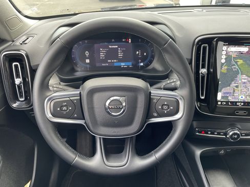 Certified 2025 Volvo XC40 B5 Plus image 9