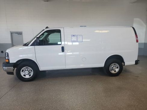 Used 2020 Chevrolet Express 2500 w/ Driver Convenience Package RWD image 2
