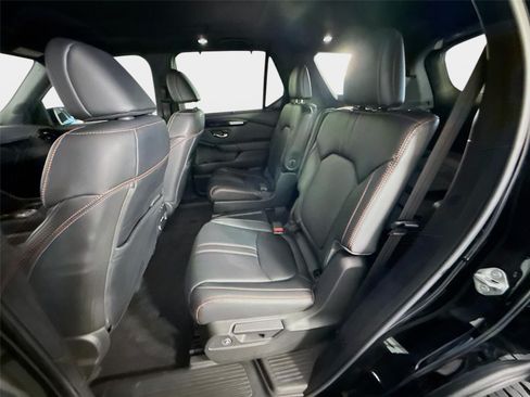 Used 2023 Honda Pilot TrailSport image 21