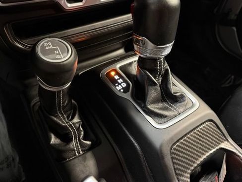 Used 2018 Jeep Wrangler Unlimited Sahara w/ Uconnect 4C Nav & Sound Group AWD/4WD image 25