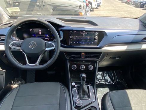 Certified 2023 Volkswagen Taos SE image 12