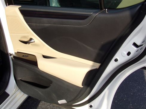 Used 2020 Lexus ES 300h w/ Premium Package image 58