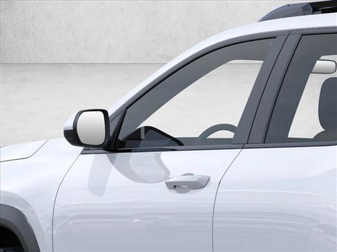 New 2026 Chevrolet Equinox ACTIV AWD/4WD image 12