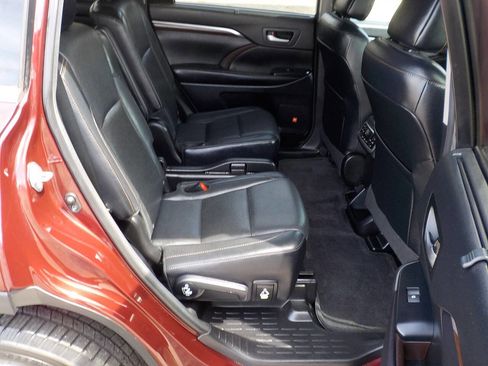 Used 2016 Toyota Highlander Limited Platinum image 26