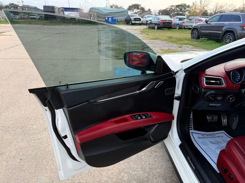 Used 2018 Maserati Ghibli image 17