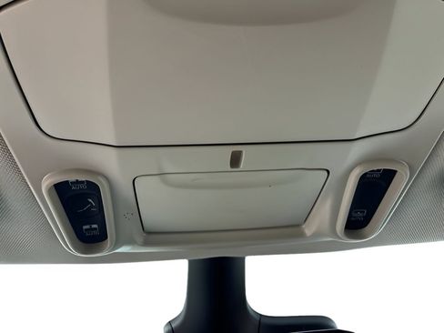 Used 2023 Chrysler Pacifica Limited FWD image 21