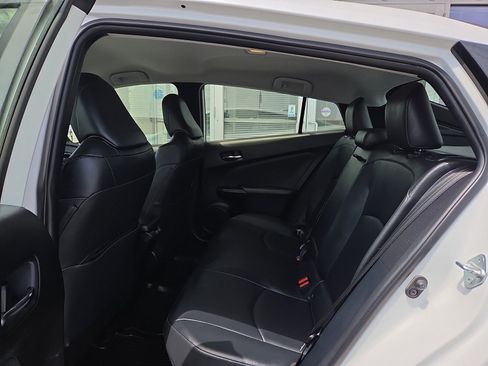 Used 2022 Toyota Prius XLE FWD image 6