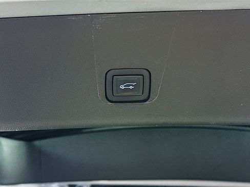 Used 2023 Chevrolet Traverse LT FWD image 30