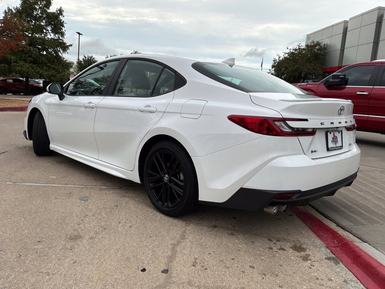 Used 2026 Toyota Camry SE FWD image 8