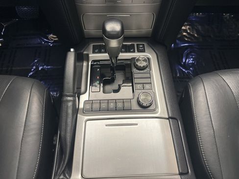 Used 2016 Toyota Land Cruiser image 23