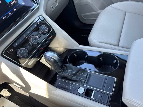 Used 2023 Volkswagen Atlas SE w/ Panoramic Sunroof Package FWD image 19