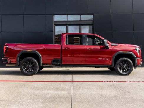Used 2024 GMC Sierra 2500 AT4 w/ AT4 Premium Plus Package AWD/4WD image 10