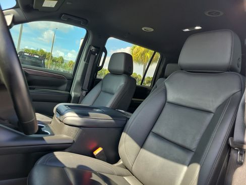 Used 2024 Chevrolet Suburban LT RWD image 22