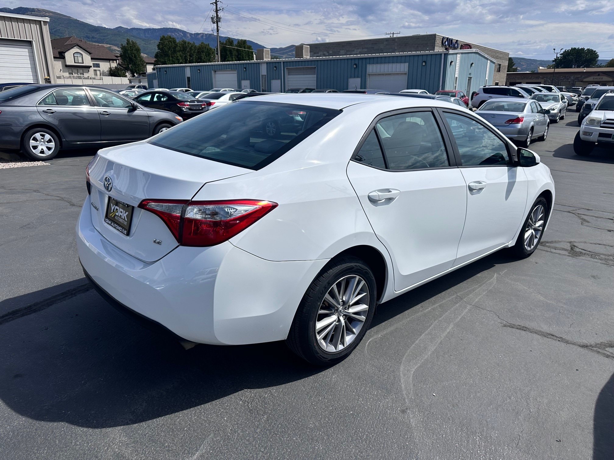 Used 2015 Toyota Corolla LE FWD image 3