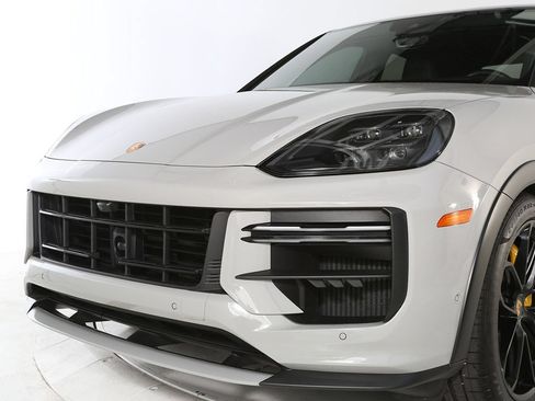 Used 2024 Porsche Cayenne Turbo GT AWD/4WD image 8