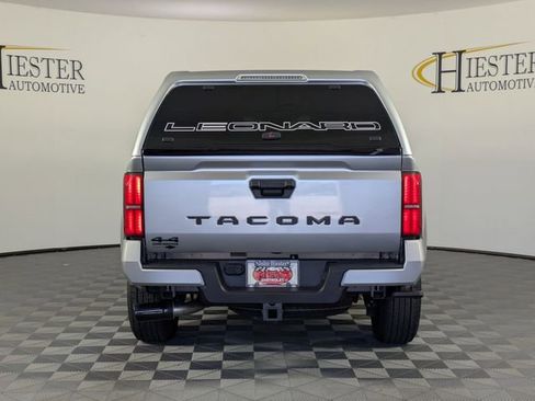 Used 2025 Toyota Tacoma TRD Sport AWD/4WD image 3