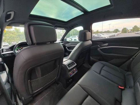 Used 2024 Audi Q8 e-tron Premium Plus w/ Premium Plus Package AWD/4WD image 15
