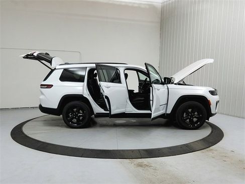 New 2026 Jeep Grand Cherokee L Limited image 17