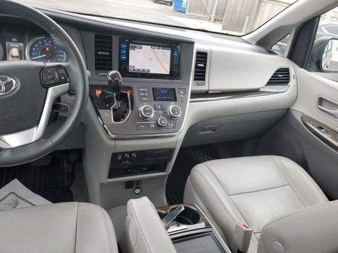 Used 2017 Toyota Sienna XLE Premium image 27