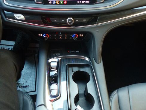 Used 2024 Buick Enclave Premium image 31
