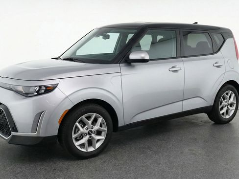 Used 2025 Kia Soul LX w/ LX Technology Package FWD image 3