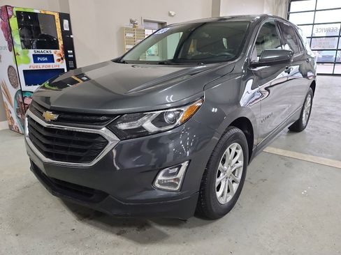 Used 2020 Chevrolet Equinox LT image 2