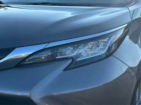 Used 2022 Toyota Sienna XLE w/ XLE Plus Package FWD image 33